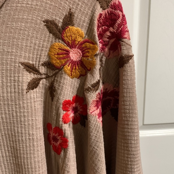 Soft knit Poncho style top by Savanna Jane, 1X/2X size - Picture 3 of 5